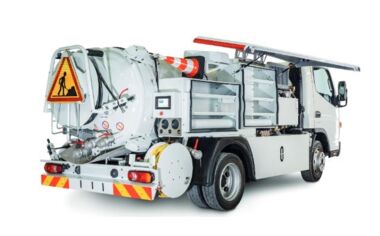 generous-storage-space-vacuum-and-flusher-vehicle-miami-6-t